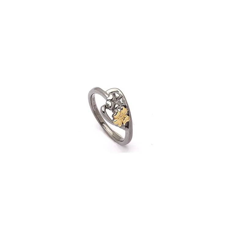 Blommor ring i svart rhodinerat silver med förgyllt silver
