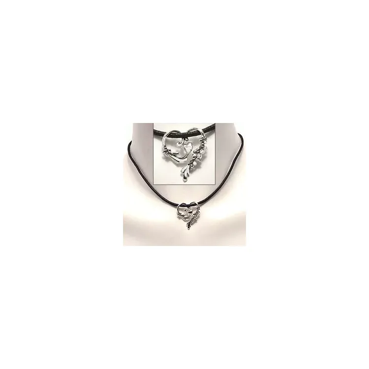 Hjärta halsband i läderband med hängen i oxiderat sterlingsilver