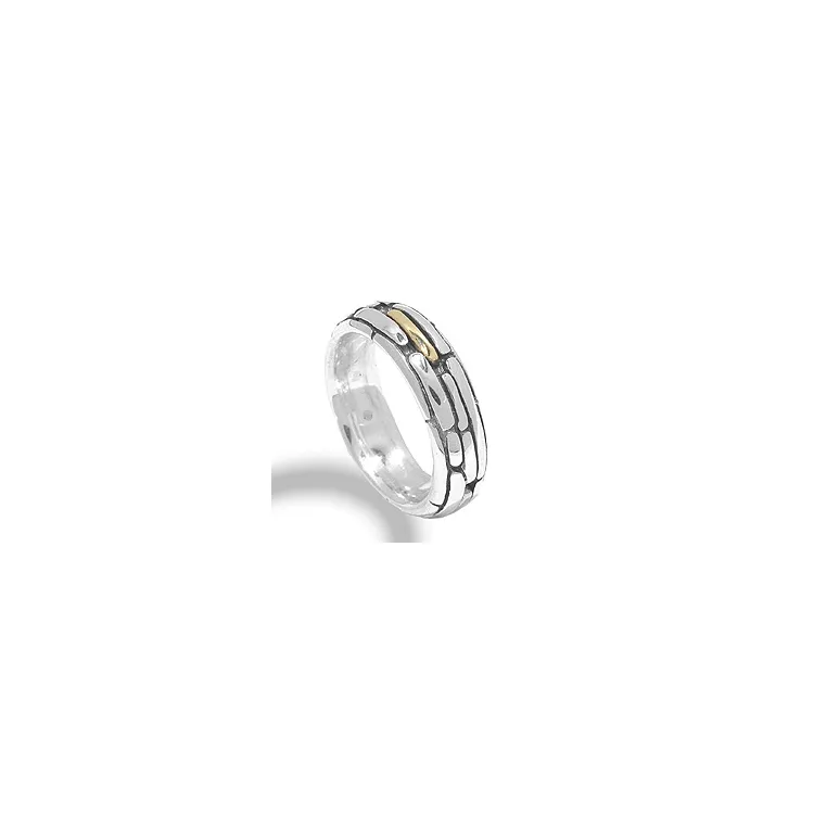 Ring i oxiderat sterlingsilver med 8 karat guld