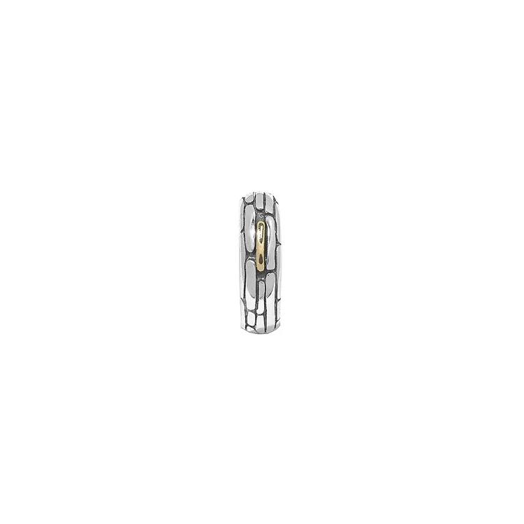 Ring i oxiderat sterlingsilver med 8 karat guld
