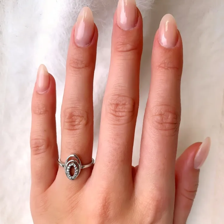 oval zirkon ring i silver