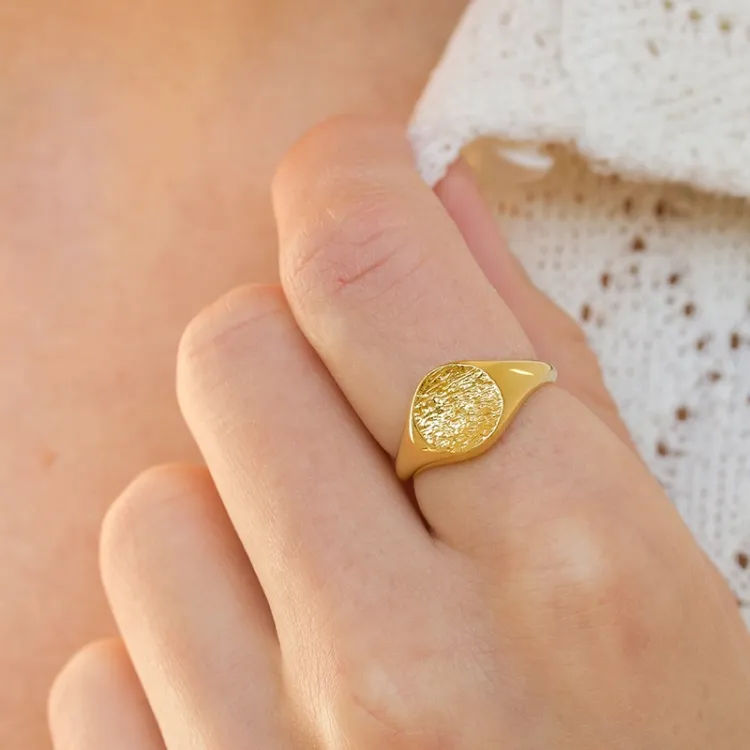 ring i förgyllt silver