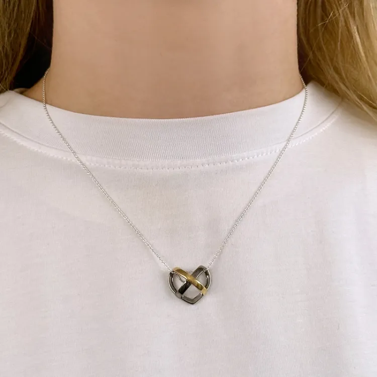 Dark Harmony hjärta hängen i svart rhodinerat silver och förgyllt silver
