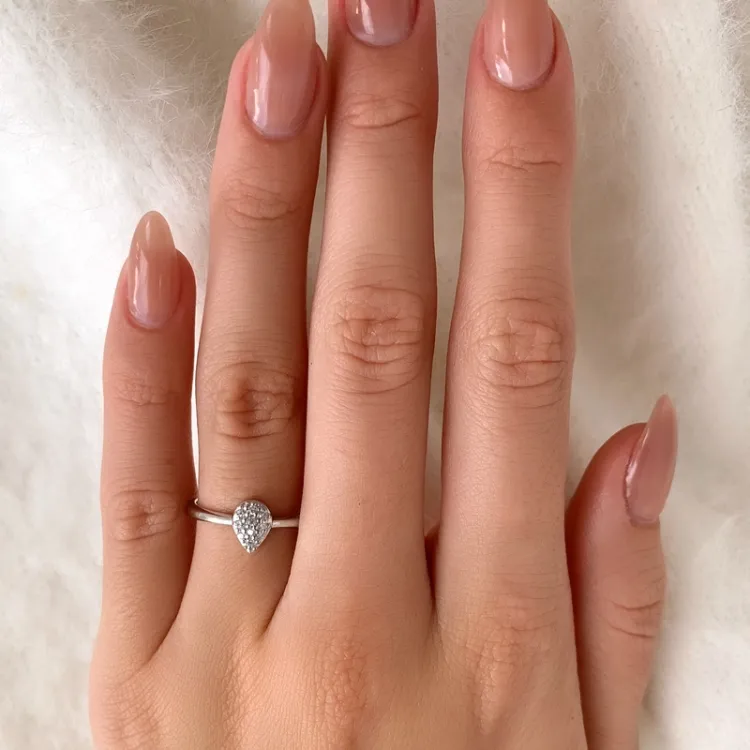 Lille droppe ring i silver