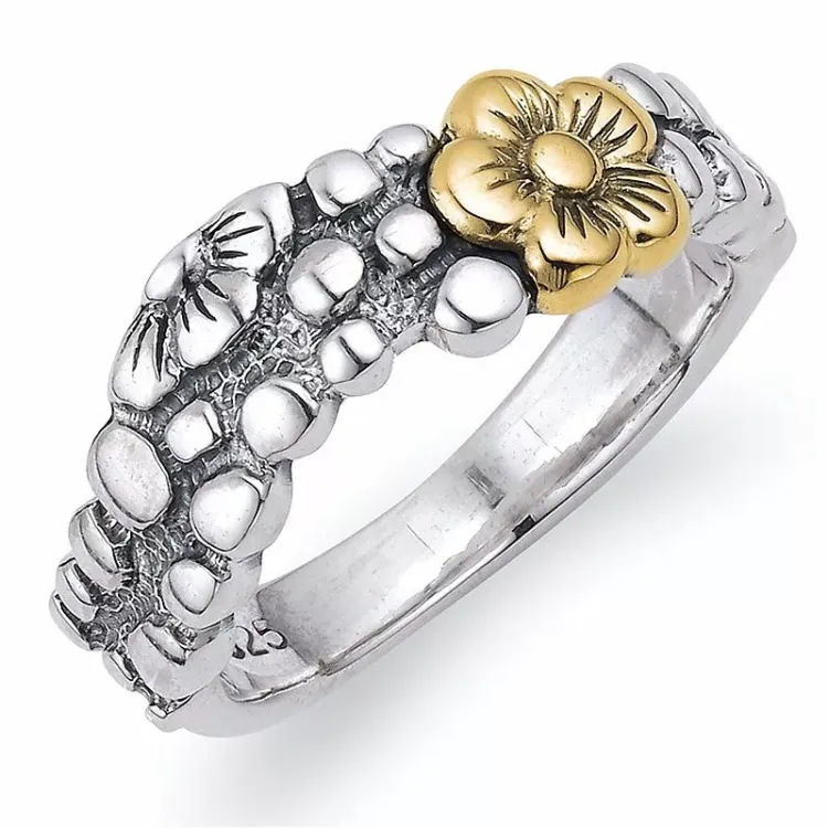 blommor ring i silver med 9 karat guld
