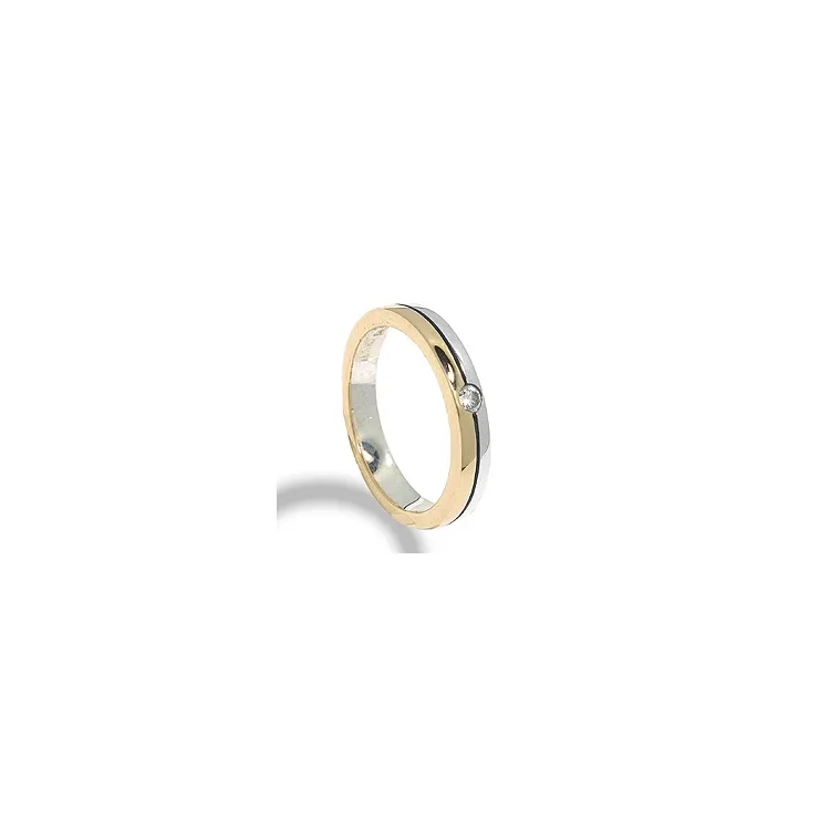 Ring i oxiderat sterlingsilver med 8 karat guld