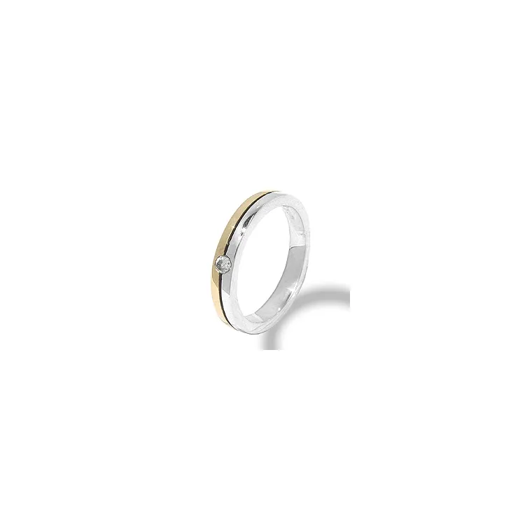 Ring i oxiderat sterlingsilver med 8 karat guld