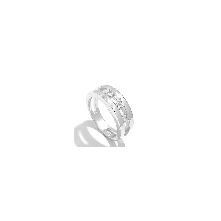 Förtjusande vit zirkon ring i silver