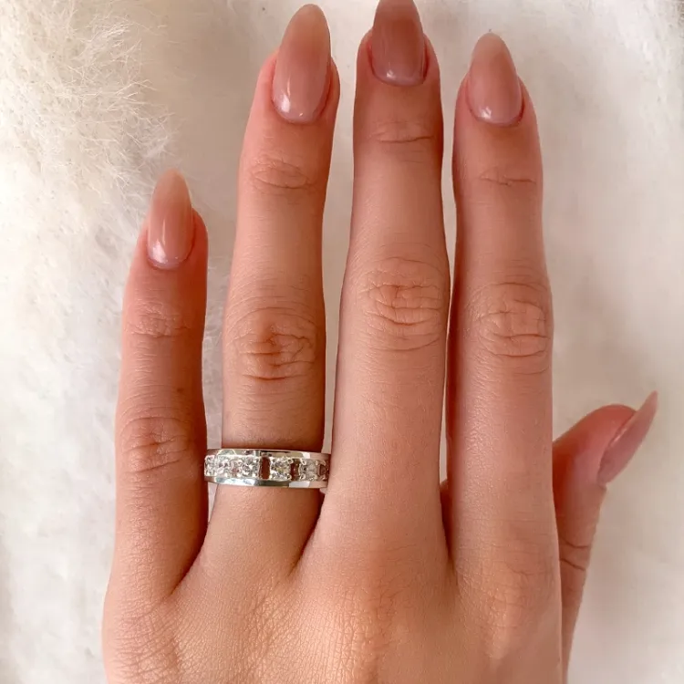 Enkel zirkon ring i silver