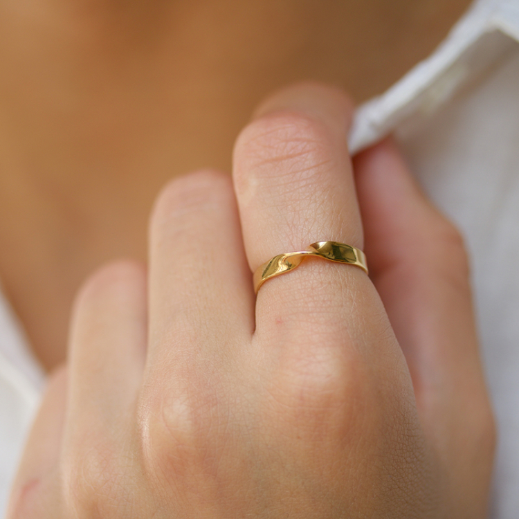 ring i förgyllt silver