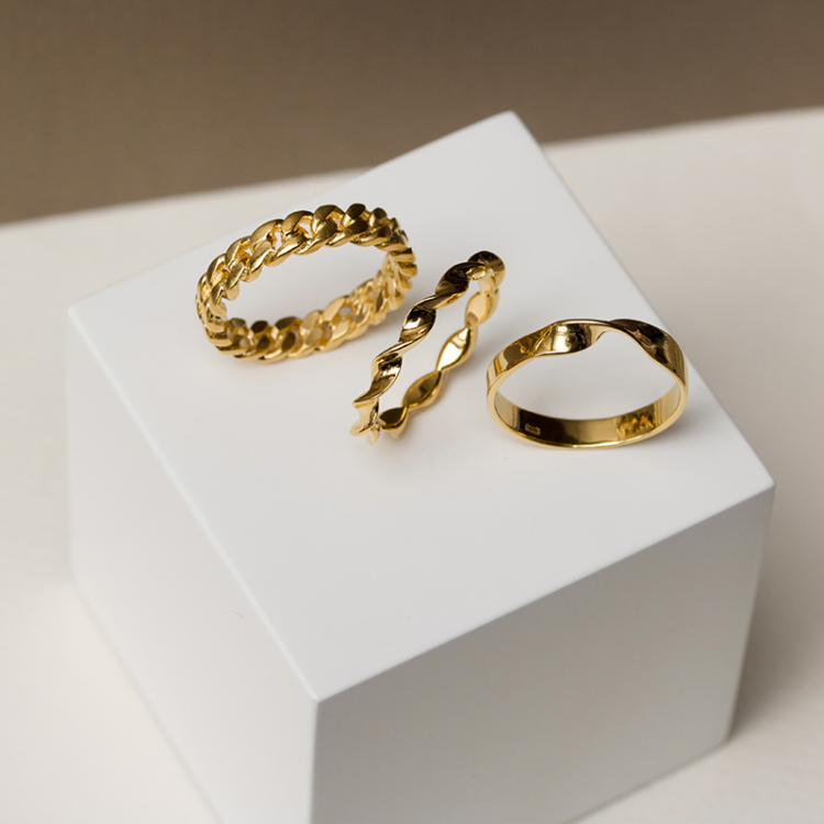 ring i förgyllt silver