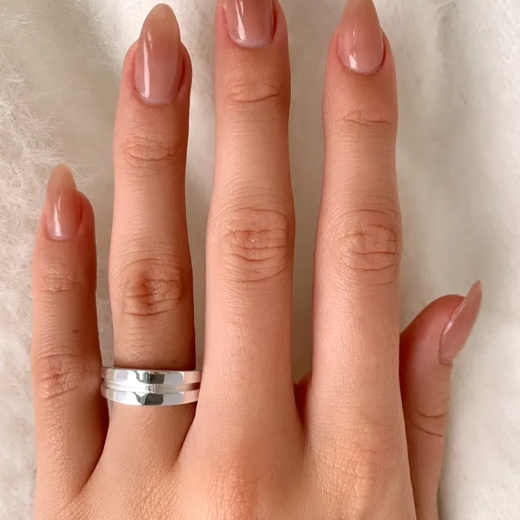 Förtjusande zirkon silver ring i rhodinerat silver