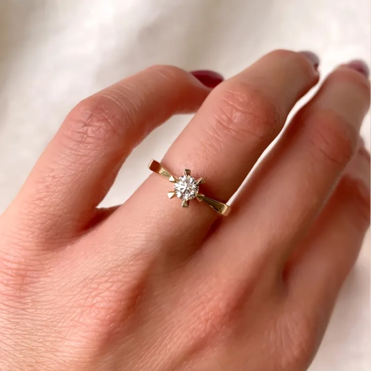 0,40 ct diamant solitärring i 14  karat guld 0,40 ct