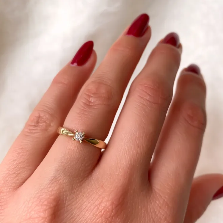 0,10 ct solitärring i 14 karat guld