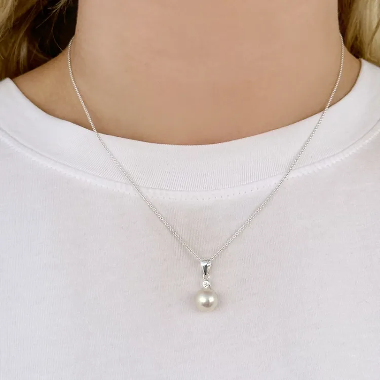 pärla halsband i silver med hängen i silver