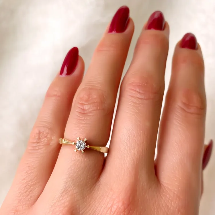 0,20 ct solitärring i 14  karat guld 0,20 ct