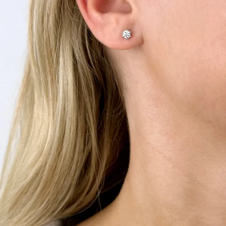 2 x 0,20 ct solitäreörhängestift i 14 karat vitguld med diamant