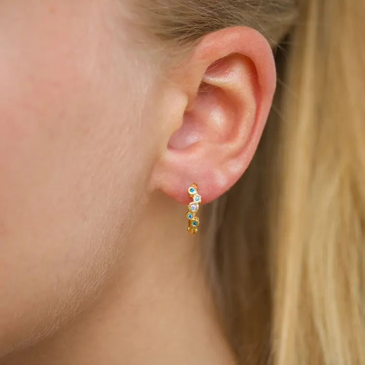 12 mm blå zirkon creol i förgyllt silver - Bubbly Twist