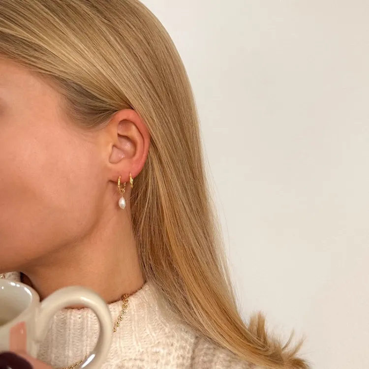 13,5 mm pärla creol i förgyllt silver - Lumé Etched