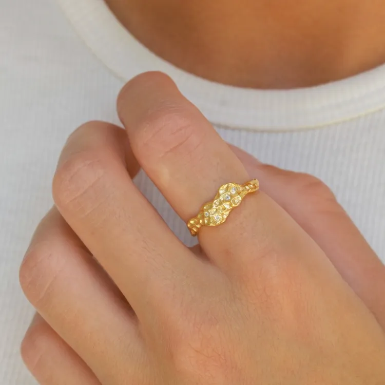 vit zirkon ring i förgyllt silver - Lumé Etched