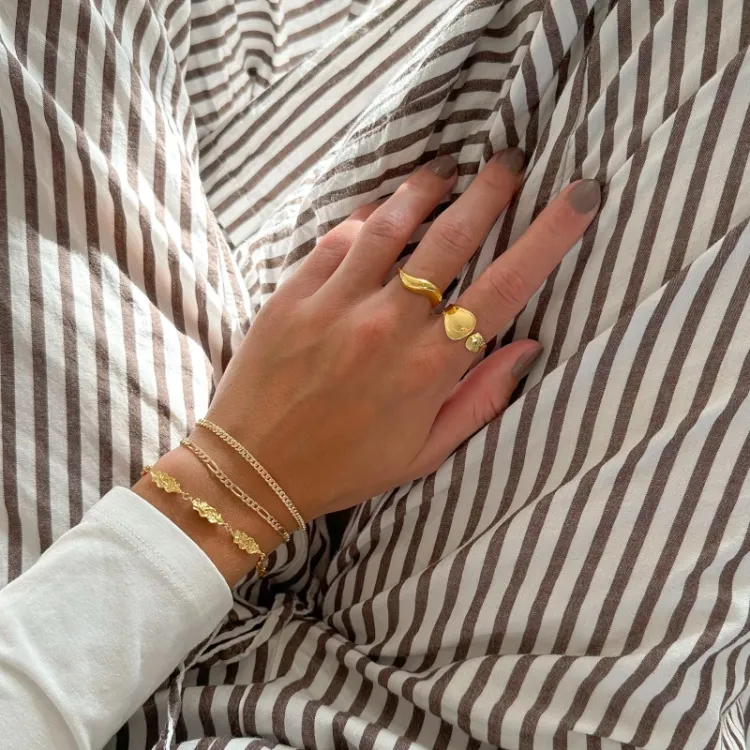 ring i förgyllt silver - Lumé Essence