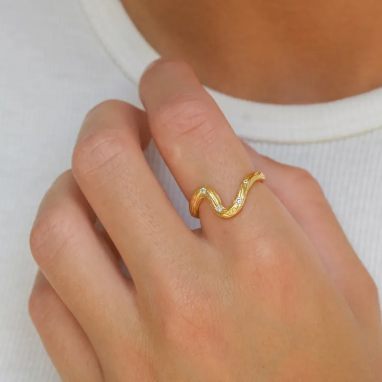 zirkon ring i förgyllt silver - Lumé Etched