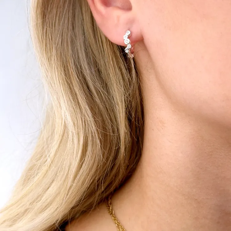 12 mm vita zirkon creol i silver - Bubbly Sparkle