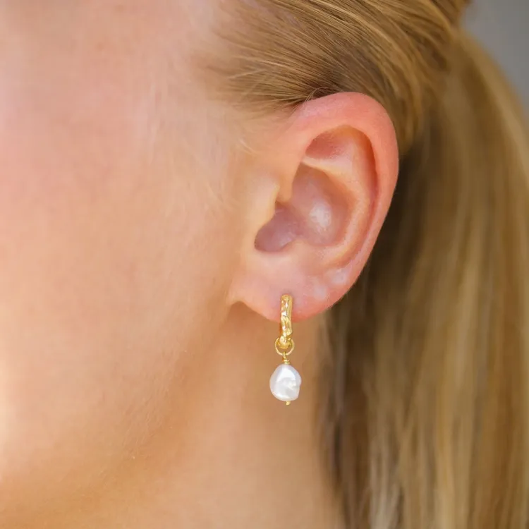 13 mm pärla creol i förgyllt silver - Lumé Etched