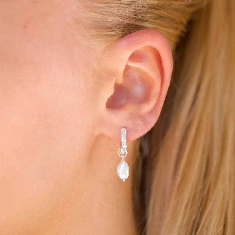 12,5 mm pärla creol i silver - Lumé Etched