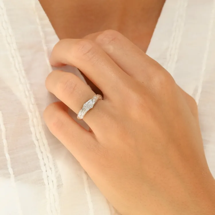 zirkon ring i försilvrad mässing - Lumé Etched