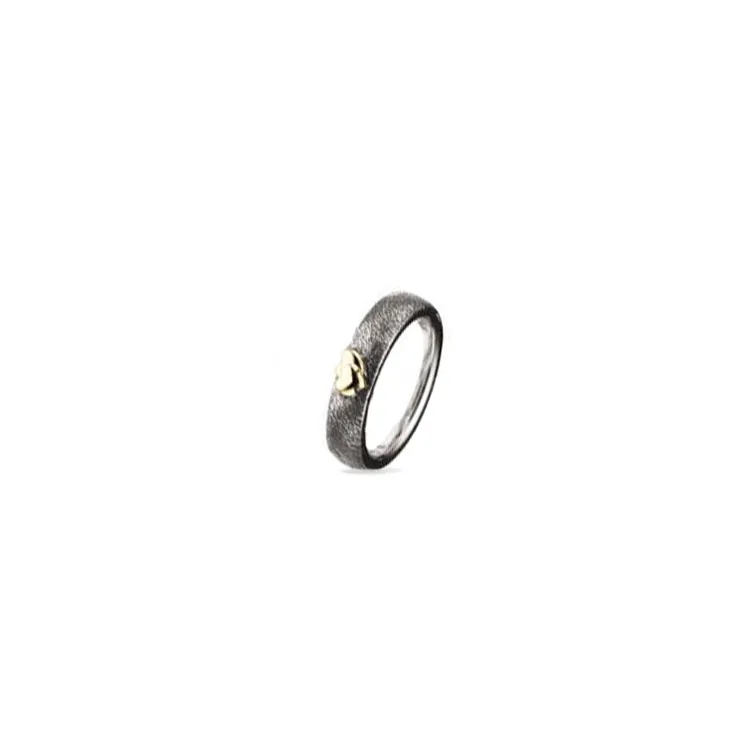 Kollektionsprov hjärta ring i oxiderat silver med 8 karat guld