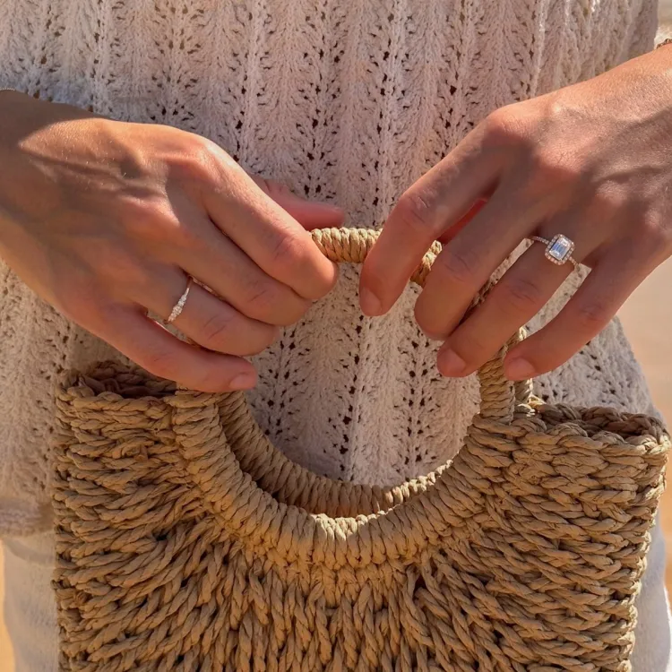 smal vit zirkon ring i 9 karat guld - Gold Collection