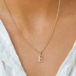 bokstav e hängen i 9 karat guld - My Letter