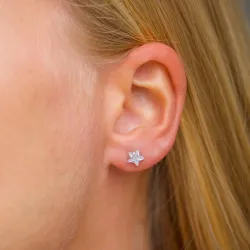 stjärna örhängen i 14 karat vitguld med 