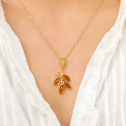 bärnsten hängen i förgyllt silver