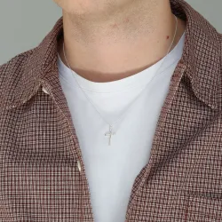 kors halsband i silver med hängen i silver