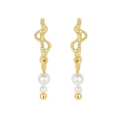 Nava Avisa pärla örhängen i förgyllt silver