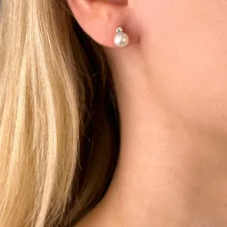 pärla örhängen i 14 karat guld med diamant 