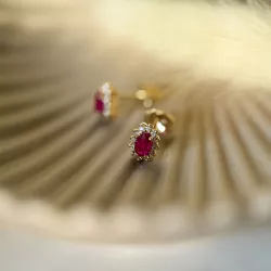 rubin rosettörhängestift i 14 karat guld med diamant och rubin 