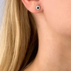 runda safir briljiantöronringar i 14 karat vitguld med diamant och safir 