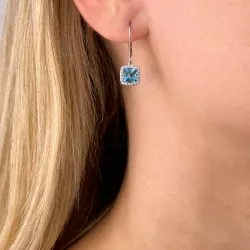 långa blå topas örhängen i 14 karat vitguld med diamant och topas 