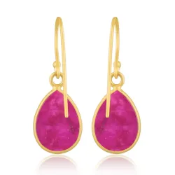 långa rubin örhängen i förgyllt silver - Loom Stones