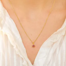 Lille rubin hängen i förgyllt silver - Loom Stones