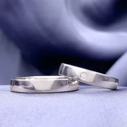 6 och 4 mm vigselsringar i 9 karat vitguld 0,03 ct - set