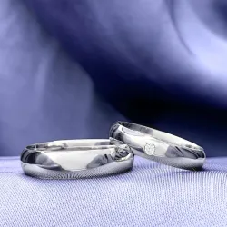 5 och 4 mm vigselsringar i 9 karat vitguld 0,03  ct - set