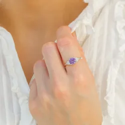 lila zirkon ring i silver