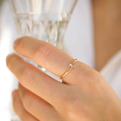 topas ring i 9 karat guld 0,02 ct