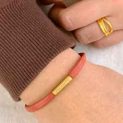 Platt rosa magnetarmband i läder med förgyllt stål lås  x 6 mm