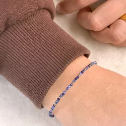 mörkblå armband med sodalit og hematite.