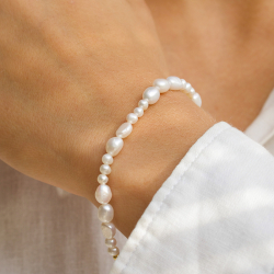Blandad storlek armband med sötvattenspärlor